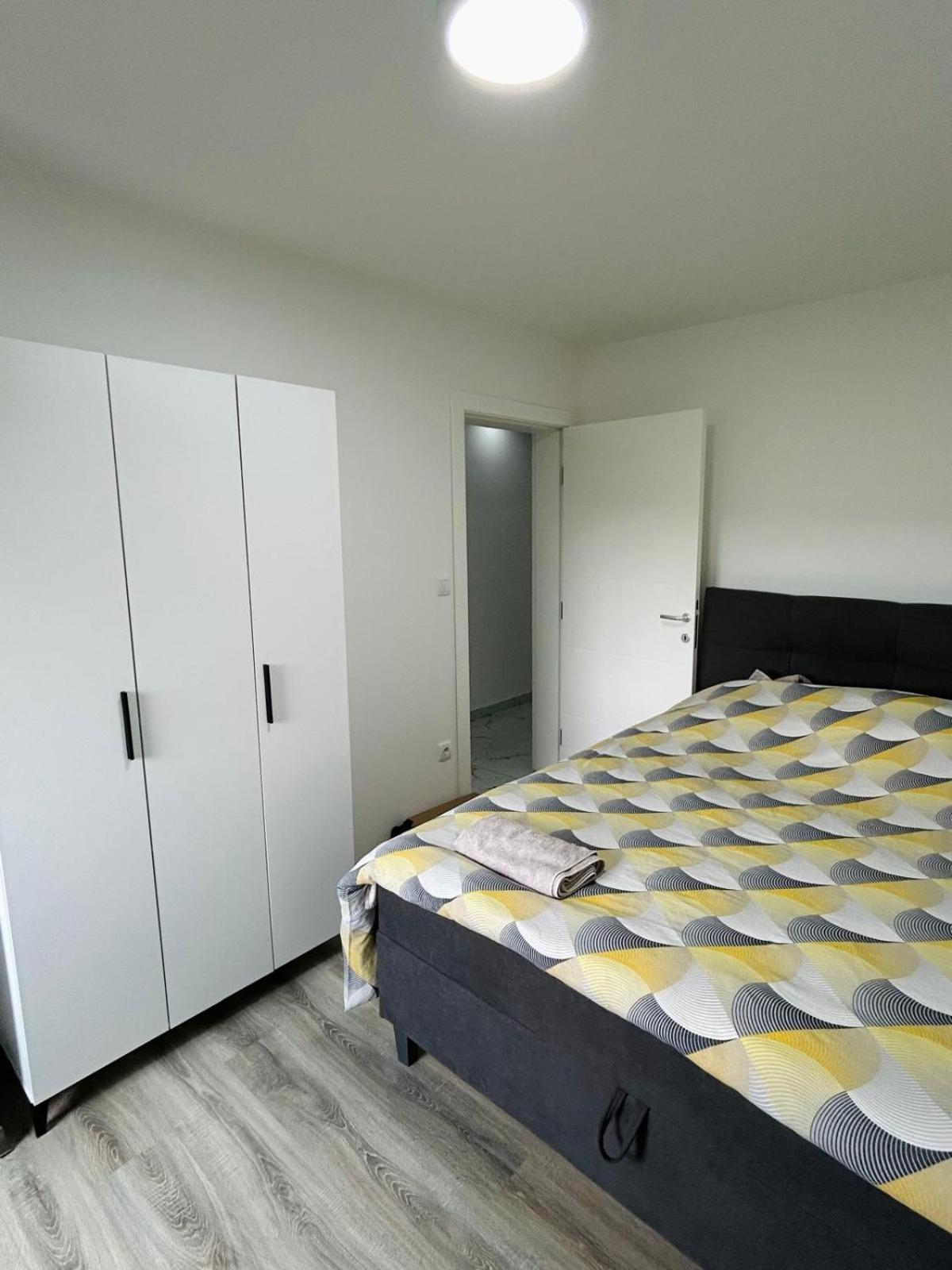 Zlatna Plaza Appartement Bratunac Kamer foto